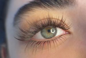 بهترین مرکز اکستنشن مژه در تهران کجاست؟ + معرفی ۱۰ مرکز برتر