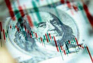 عرضه دلار در بازار اسکناسی بالا گرفت؛ قیمت دلار ۱۳۹۵ تومان کاهش یافت