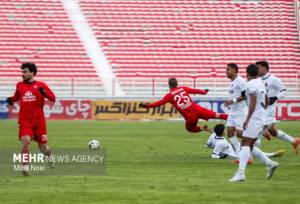 برد تراکتور مقابل سپاهان در نیمه اول