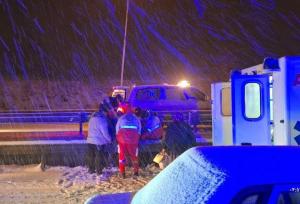 لحظات نفسگیر نجات مادر باردار گرفتار در برف و کولاک امین‌الله