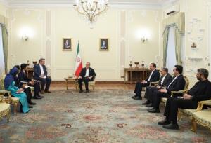 پزکیان: سفرا می توانند زمینه‌ساز ارتقای روابط بین کشورها باشند