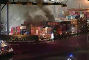 انفجار یک کشتی پهلو گرفته در بندر لس آنجلس+ فیلم