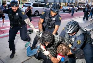 درگیری دانشجویان معترض و هواداران ترامپ در دانشگاه برکلی