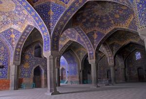 معماری مساجد اصفهان؛ اینجا هر کاشی با خدا نجوا می‌کند