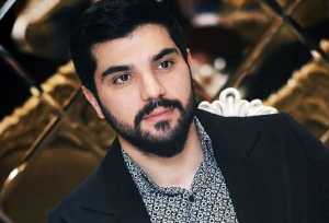 سینا مهراد با یک شمایل متفاوت آفتابی شد