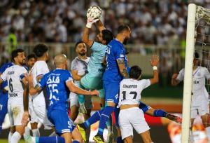 مدال قهرمانی استقلال بر گردن داور، سوژه ملوانی‌ها شد