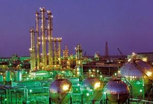 دولت موظف به هموارسازی مسیر سرمایه‌گذاری در پتروشیمی است