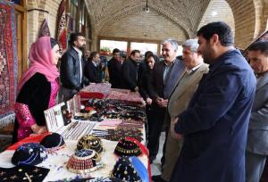 نمایشگاه و بازارچه صنایع‌دستی ویژه شب چله در سنندج برپا شد