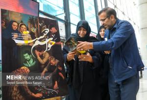 از دعای مادرم سجاد شدم/ رونمایی کتاب را به نام مادرم برگزار کنید