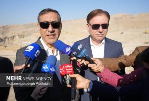 معاون رئیس‌جمهور: با وجود همه فشارها ایران را می‌سازیم