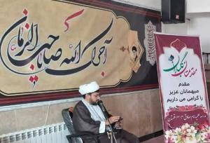 طلاب باید با توجه به شرایط روز و اقتضائات زمان مسیر خود را مشخص کنند