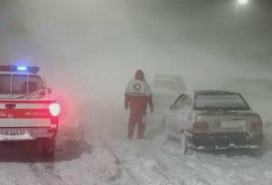 محبوبی: رهاسازی ۴۷ خودرو از برف در محور پیرانشهر؛ ۶۶ نفر اسکان یافتند