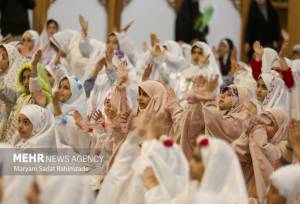جشن تکلیف بیش از ۵۰۰ دانش‌آموز دختر رودانی برگزار شد