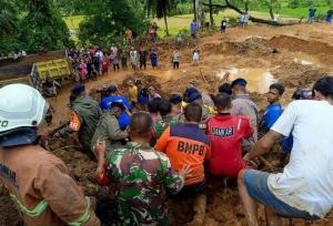 ۲ کشته و ۲۱ مفقود پس از رانش زمین در جاوه مرکزی اندونزی