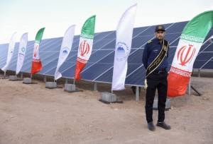 وزیر صمت فاز اول بزرگترین نیروگاه خورشیدی استان یزد را افتتاح کرد