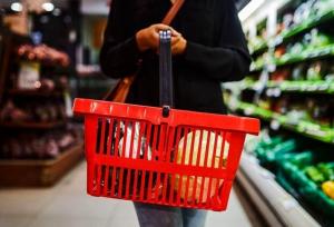 قفسه‌ها پر، اما قیمت‌ها زیر ذره‌بین