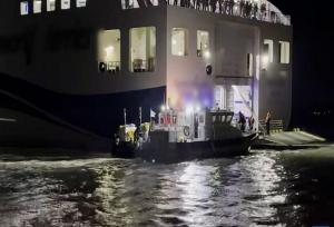 کشتی مسافربری در آب‌های کره جنوبی به گل نشست