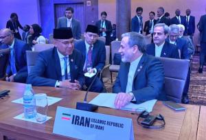 عراقچی با رئیس هیئت نمایندگی اندونزی گفتگو کرد