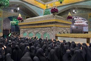 مراسم غبارروبی ضریح مطهر امام رضا (ع) با حضور بانوان برگزار شد