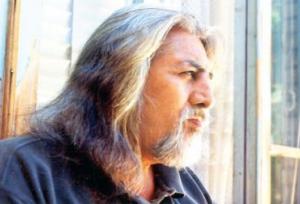 حسین منزوی که نمی‌شناسیم/ای آن‌که غیبت تو پُر است از حضور ناب