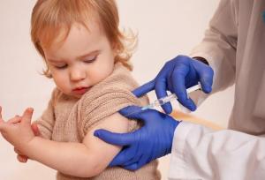 ضرورت واکسیناسیون به‌موقع کودکان: مراقبت‌ها و نکات مهم پس از تزریق
