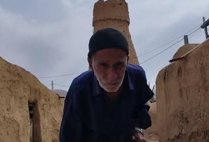 پدر شهید ۹۰ ساله نخستین رای روستای رتک کوهبنان را به صندوق انداخت