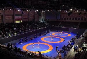 نمایی از سالن کشتی پیش از دیدار حساس استقلال جویبار و بانک شهر + فیلم