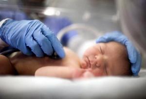 استاد طب مادر و جنین: جنین از لحظه‌ نخست یک انسان کامل است