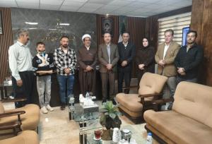 دلجویی از دانش آموز بوکانی توسط امام جمعه و فرماندار