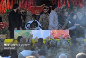 تجلیل دامغانی‌ها از یک وصال جاودانه؛ تشییع پیکر شهید گمنام