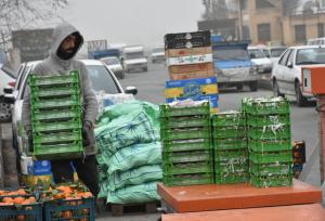 جمع‌آوری و معدوم‌سازی کالاهای غیرمجاز میدان میوه و تره‌بار