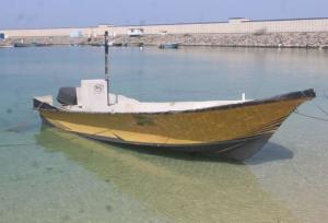 توقیف یک فروند شناور حامل ۵٠٠ لیتر بنزین قاچاق در بندرلنگه