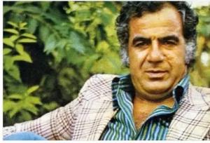 ناصر ملک مطیعی در حال دویدن در خیابان‌های تهران