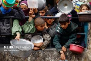 وزیر صهیونیست: ذخایر مواد غذایی غزه را بمباران کنید