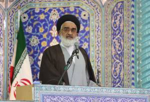 امام جمعه قم: تهدیدهای ترامپ نشانه بن‌بست راهبردی دشمن است