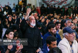 طنین ندای «هیهات من الذله» در جوار مزار شهید سلیمانی