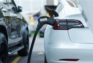 گزارش دیوان محاسبات درباره عملکرد وزارت صمت درباره واردات خودروهای برقی و هیبریدی