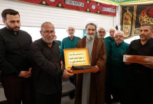۴۰ خادم عتبه مقدس عراق در چایخانه حرم رضوی خدمت رسانی کردند