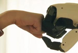 روبات خانگی ال جی رونمایی می شود