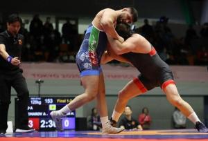 محمد قمرپور در کشتی آزاد نایب قهرمان شد 