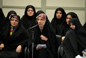 افتاد دانه دانه‌ اشکم به دامنش؛ نزدیک بودم این همه آیا به فاطمه؟