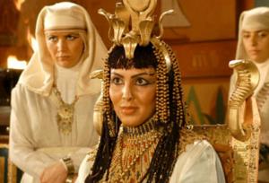بانو نفرتیتی سریال یوسف پیامبر در اکران یک فیلم