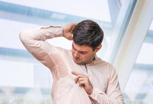 چه گیاهانی به کاهش بوی عرق کمک می‌کنند؟