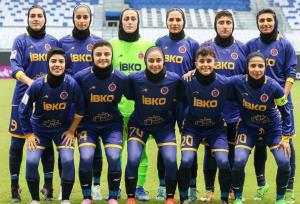 کری‌خوانی ستاره‌های استقلالی تیم خاتون بم برای پرسپولیسی‌ها