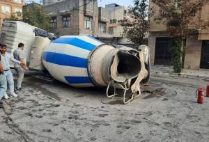 نجمی: واژگونی بونکر سیمان در بلوار توس مشهد منجر به نشست زمین شد