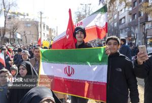 مردم آبگرم تولد انقلاب را جشن گرفتند