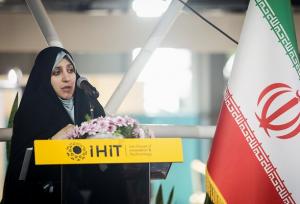  والدین باید الگوی عملی نماز برای فرزندان باشند
