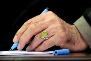 رونمایی از تقریظ رهبر انقلاب اسلامی بر سه کتاب در بندرعباس