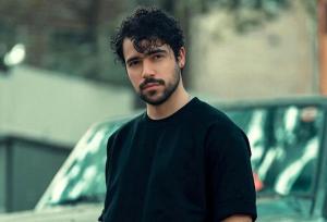 آقای شروین حاجی‌پور، چقدر متناقض شده‌اید شما