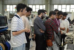 کروز میزبان دانشجویان شد